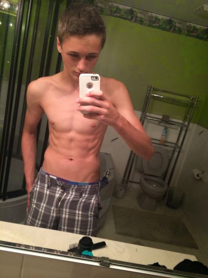 Teen Guy in undies SELFPICS